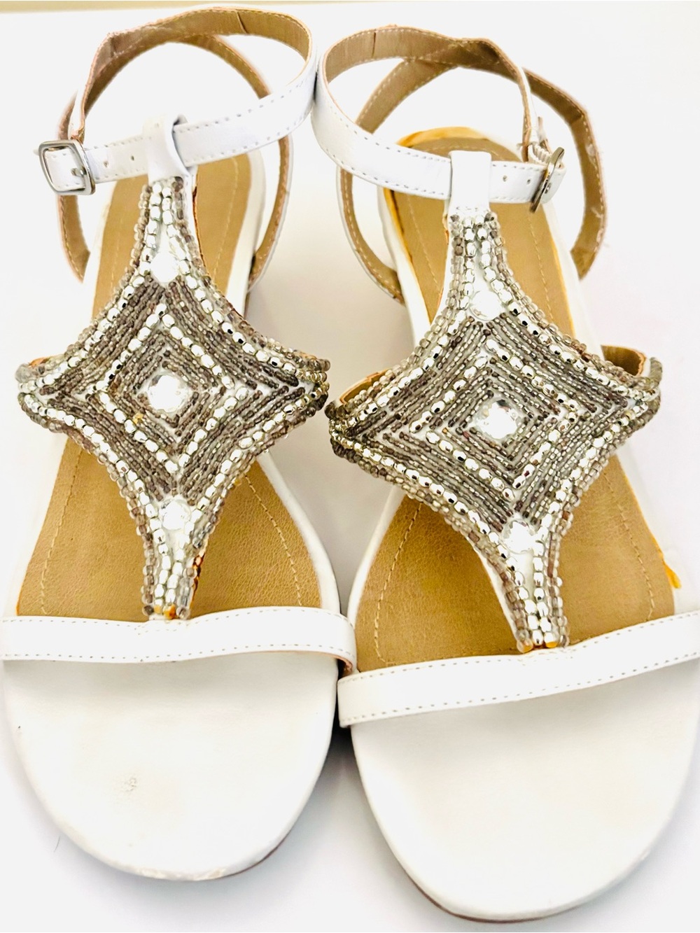 Vintage Reaction Kenneth Cole Women’s White Beaded T-Strap Sandals Formal Sz 6M